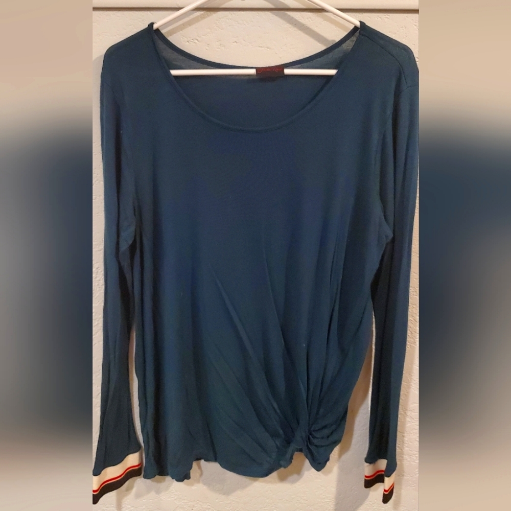 Super cute green sweatshirt with a side gather